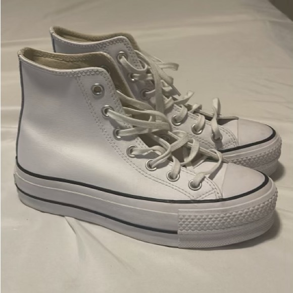 Barely worn white platform converse - Picture 1 of 4
